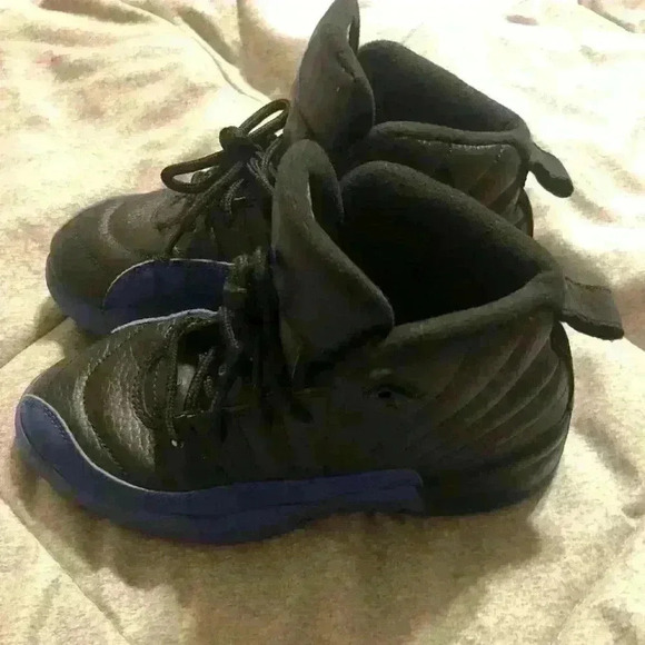 Air Jordan 12 Retro Kids Sneakers size 1Y - Picture 1 of 8
